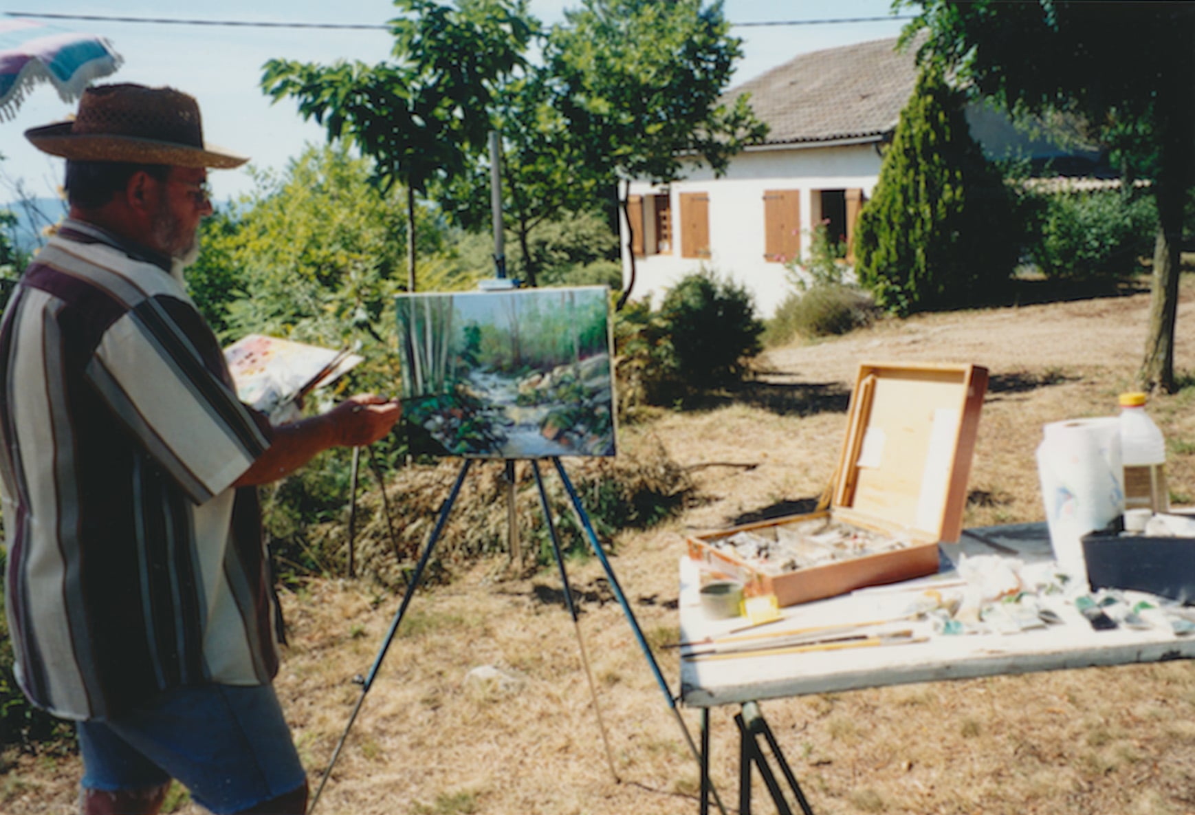 Jean-Paul Munch en train de peindre une rivière en Ardèche en 2003